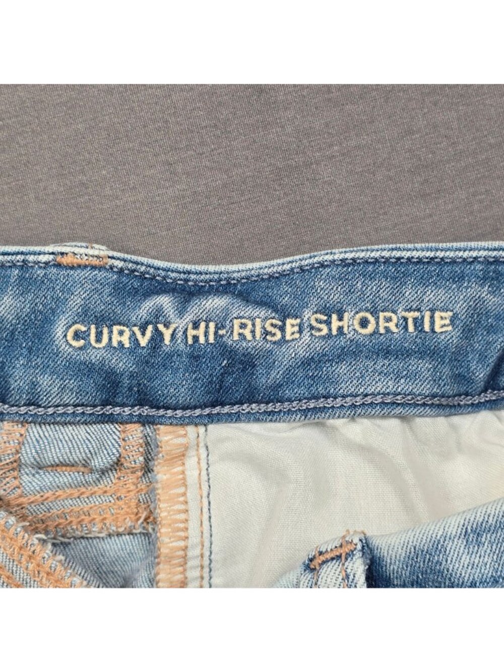 American Eagle Curvy Hi Rise Shortie Distressed Denim Shorts Size 4 Light Wash - Picture 3 of 5
